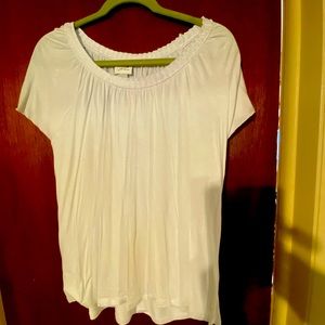 Jaclyn Smith white ruffled shirt